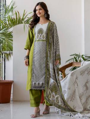 Green silk blend printed kurta set 4