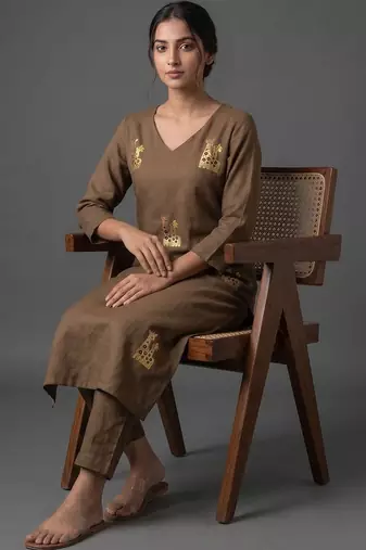 women animal printed regular kurta with trousers