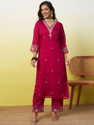 Pink silk blend embroidered kurta set 4