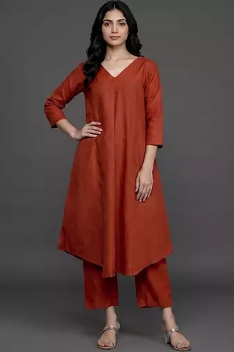 women regular kurta with trousers