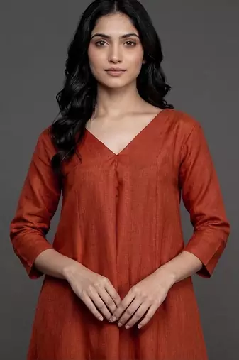 women regular kurta with trousers