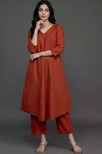 women regular kurta with trousers