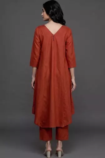 women regular kurta with trousers