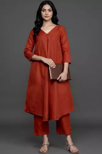 women regular kurta with trousers