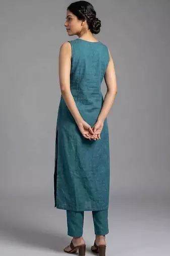 women regular kurta with trousers