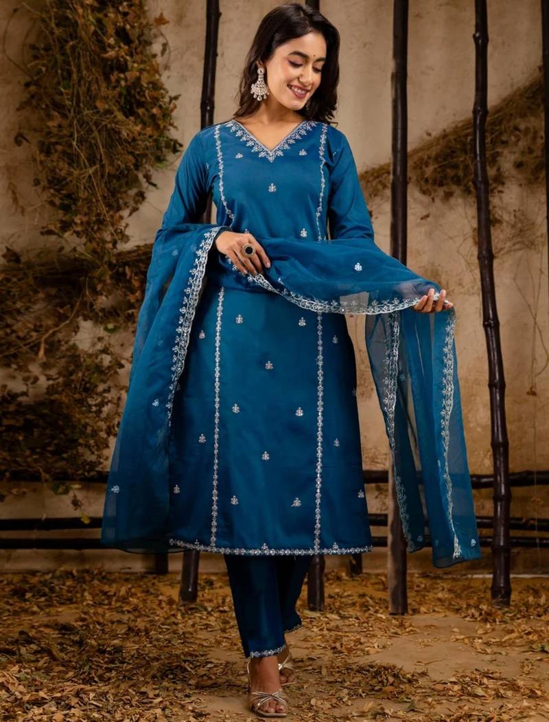 Blue silk blend embroidered kurta set