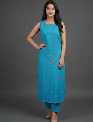 women ethnic motifs embroidered regular thread work kurta with trousers 1