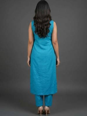 women ethnic motifs embroidered regular thread work kurta with trousers 4