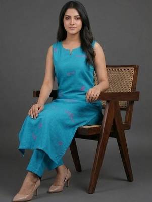 women ethnic motifs embroidered regular thread work kurta with trousers 5