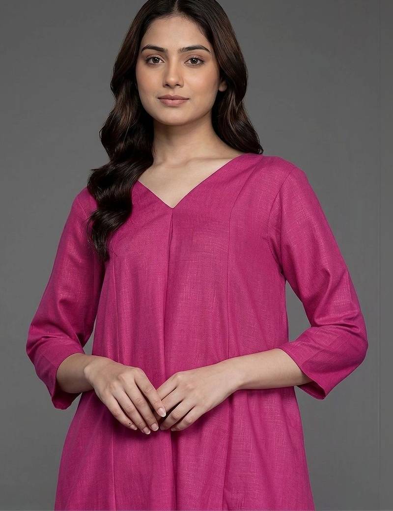 women regular kurta with trousers