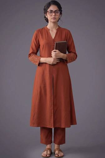 women regular thread work kurta with trousers