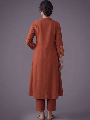 women regular thread work kurta with trousers 4