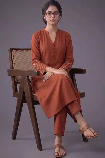 women regular thread work kurta with trousers