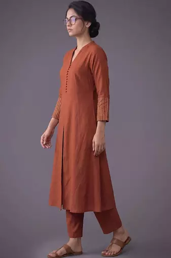 women regular thread work kurta with trousers