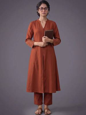 women regular thread work kurta with trousers 7