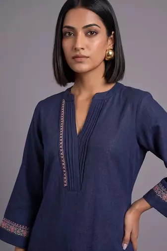 women embroidered regular thread work kurta with trousers
