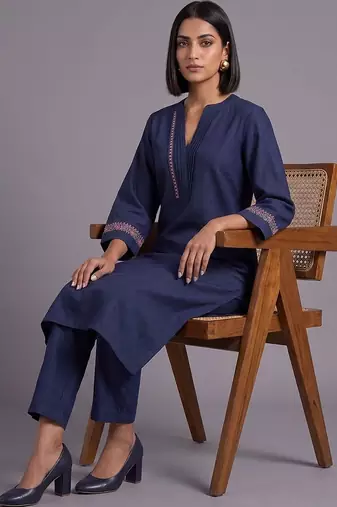 women embroidered regular thread work kurta with trousers