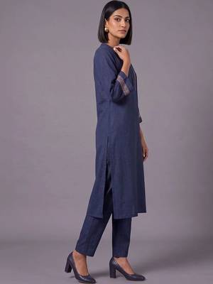 women embroidered regular thread work kurta with trousers 6