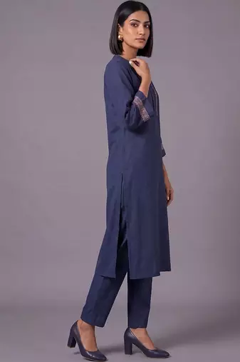 women embroidered regular thread work kurta with trousers