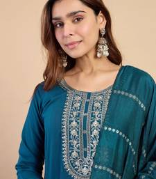 Teal silk blend embroidered kurta set
