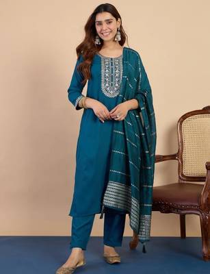 Teal silk blend embroidered kurta set 4