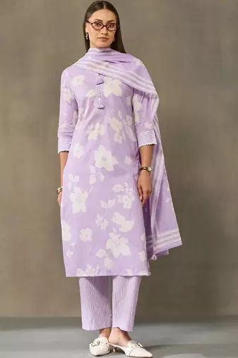 women floral printed regular cotton kurta with trousers & with dupatta