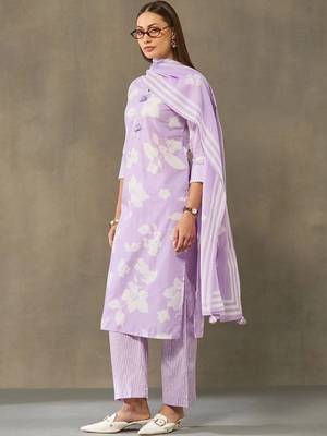 women floral printed regular cotton kurta with trousers & with dupatta 2