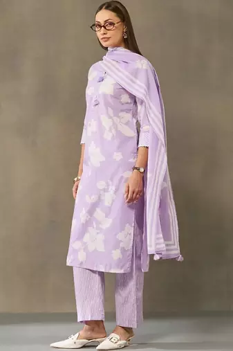 women floral printed regular cotton kurta with trousers & with dupatta