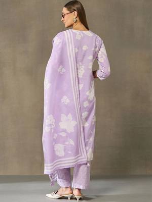 women floral printed regular cotton kurta with trousers & with dupatta 3