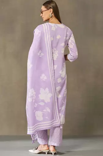 women floral printed regular cotton kurta with trousers & with dupatta