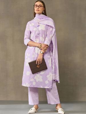 women floral printed regular cotton kurta with trousers & with dupatta 4