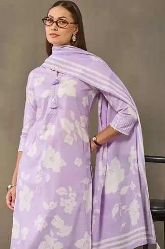 women floral printed regular cotton kurta with trousers & with dupatta