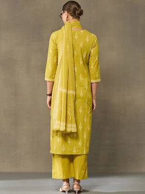 women ethnic motifs printed regular cotton kurta with palazzos & with dupatta 3