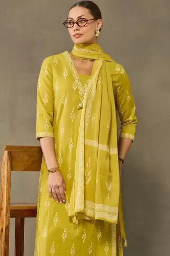 women ethnic motifs printed regular cotton kurta with palazzos & with dupatta
