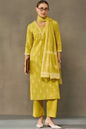 women ethnic motifs printed regular cotton kurta with palazzos & with dupatta