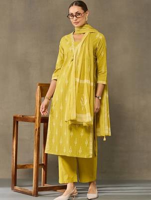 women ethnic motifs printed regular cotton kurta with palazzos & with dupatta 6