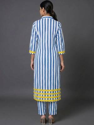 women printed regular kurta with trousers 4