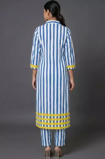 women printed regular kurta with trousers