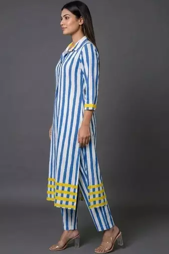 women printed regular kurta with trousers