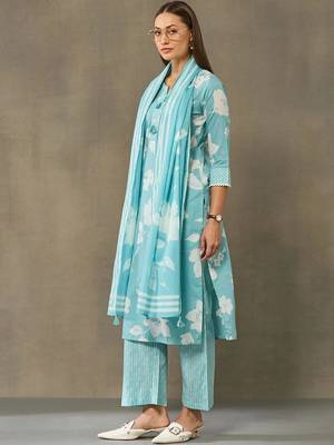 women floral printed regular cotton kurta with palazzos & with dupatta 2