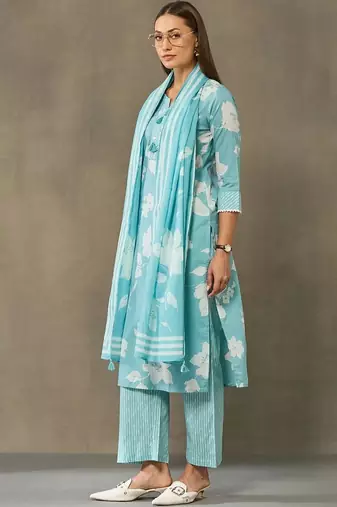 women floral printed regular cotton kurta with palazzos & with dupatta