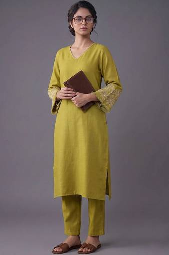 women ethnic motifs embroidered regular thread work kurta with trousers