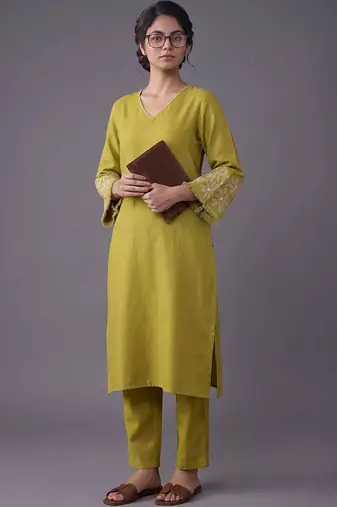 women ethnic motifs embroidered regular thread work kurta with trousers