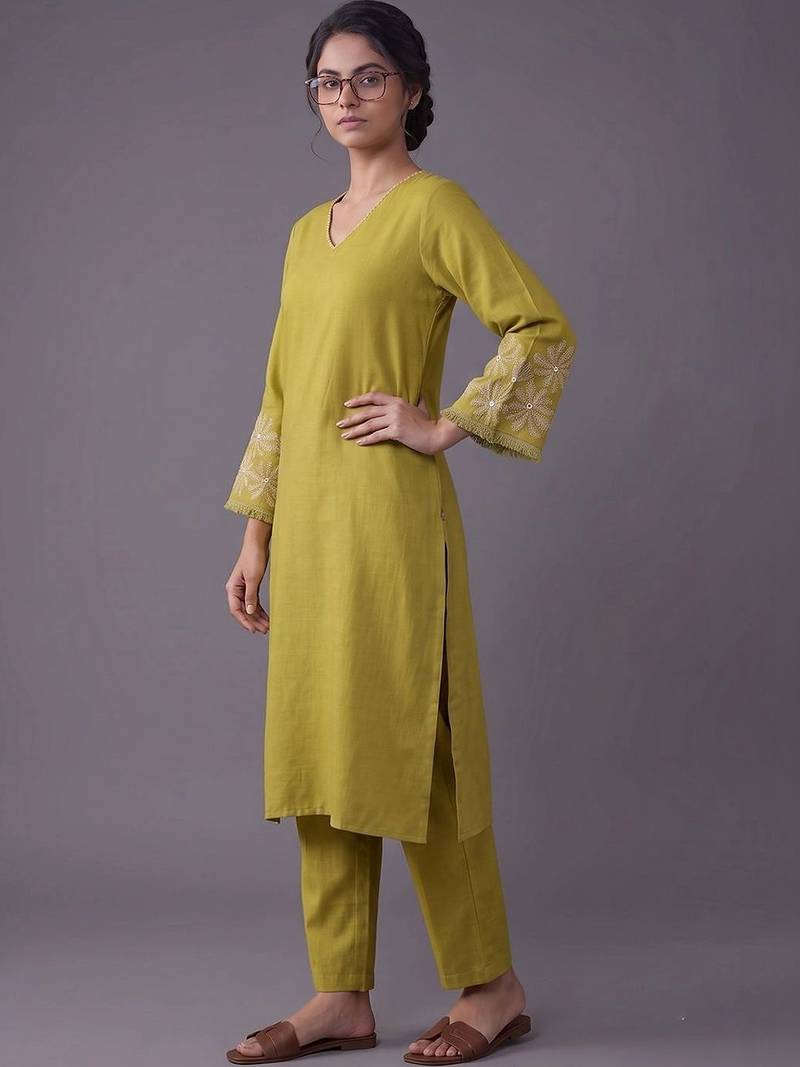 women ethnic motifs embroidered regular thread work kurta with trousers