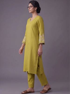 women ethnic motifs embroidered regular thread work kurta with trousers 7