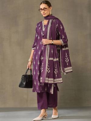 women ethnic motifs printed regular cotton kurta with trousers & with dupatta 6