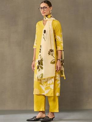 women floral printed regular cotton kurta with trousers & with dupatta 2