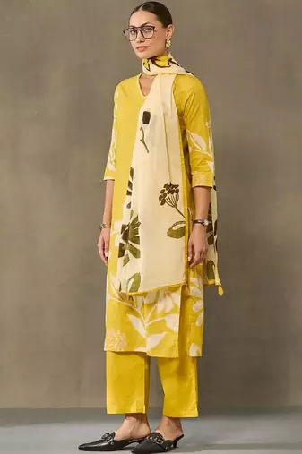 women floral printed regular cotton kurta with trousers & with dupatta