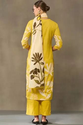women floral printed regular cotton kurta with trousers & with dupatta