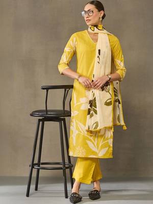 women floral printed regular cotton kurta with trousers & with dupatta 5